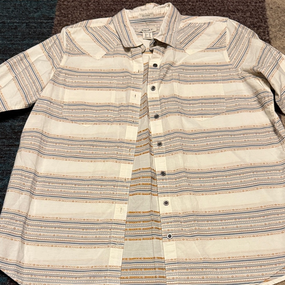 ARIAT Women’s Relaxed Fit Button down shirt XL